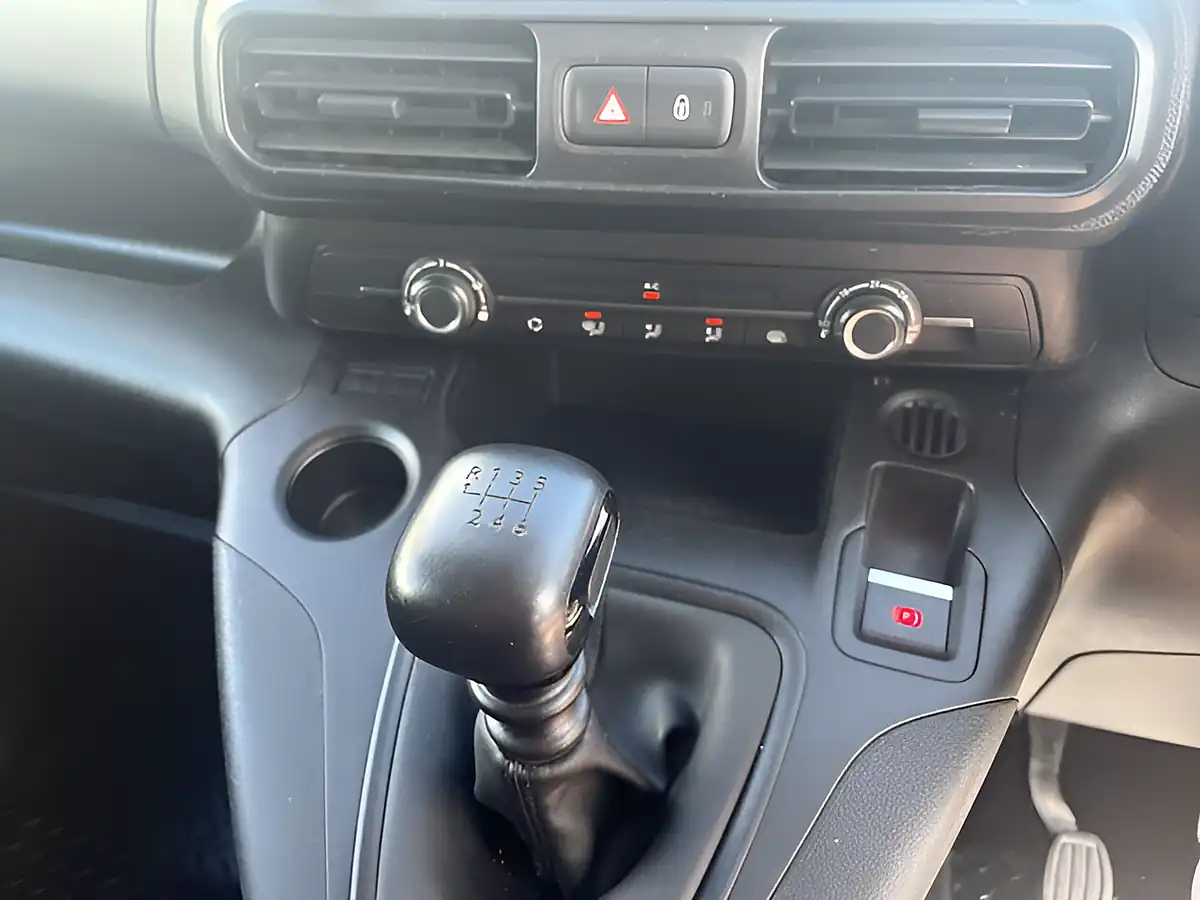 Used 2022 Vauxhall Combo Sportive White - Interior and Exterior details 8