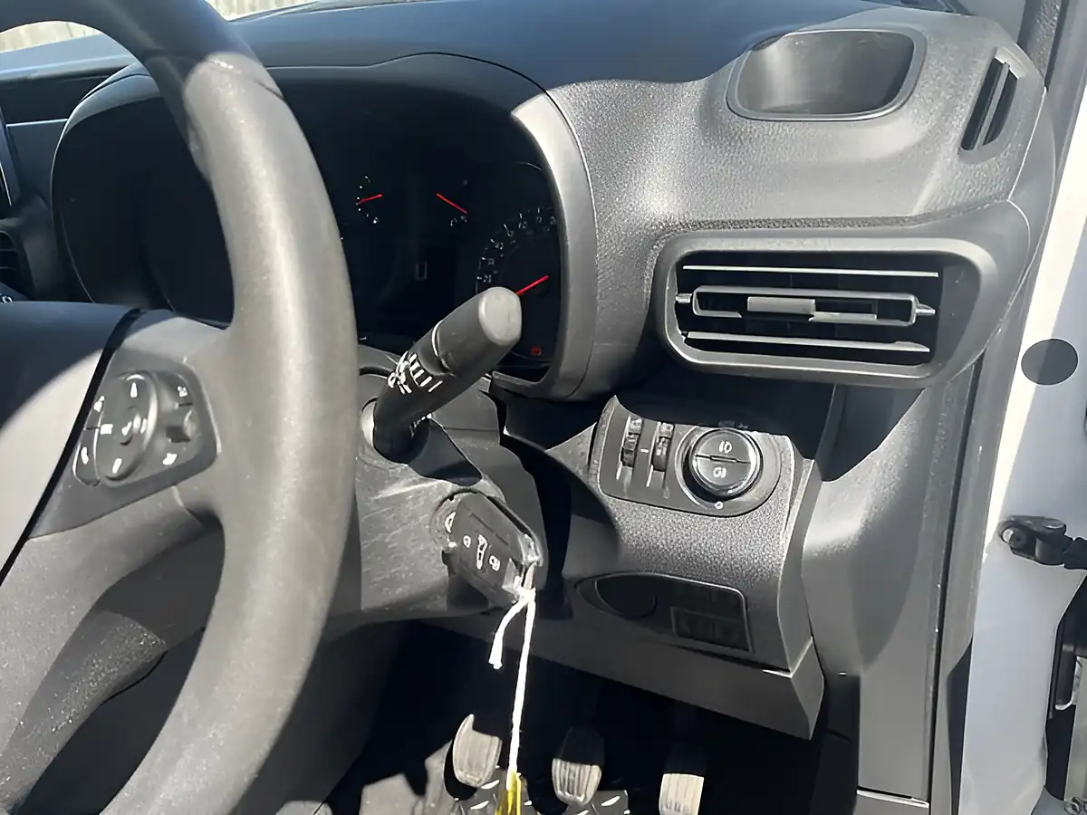 Used 2022 Vauxhall Combo Sportive White - Interior and Exterior details 15