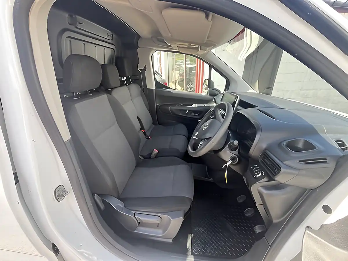 Used 2022 Vauxhall Combo Sportive White - Interior and Exterior details 5