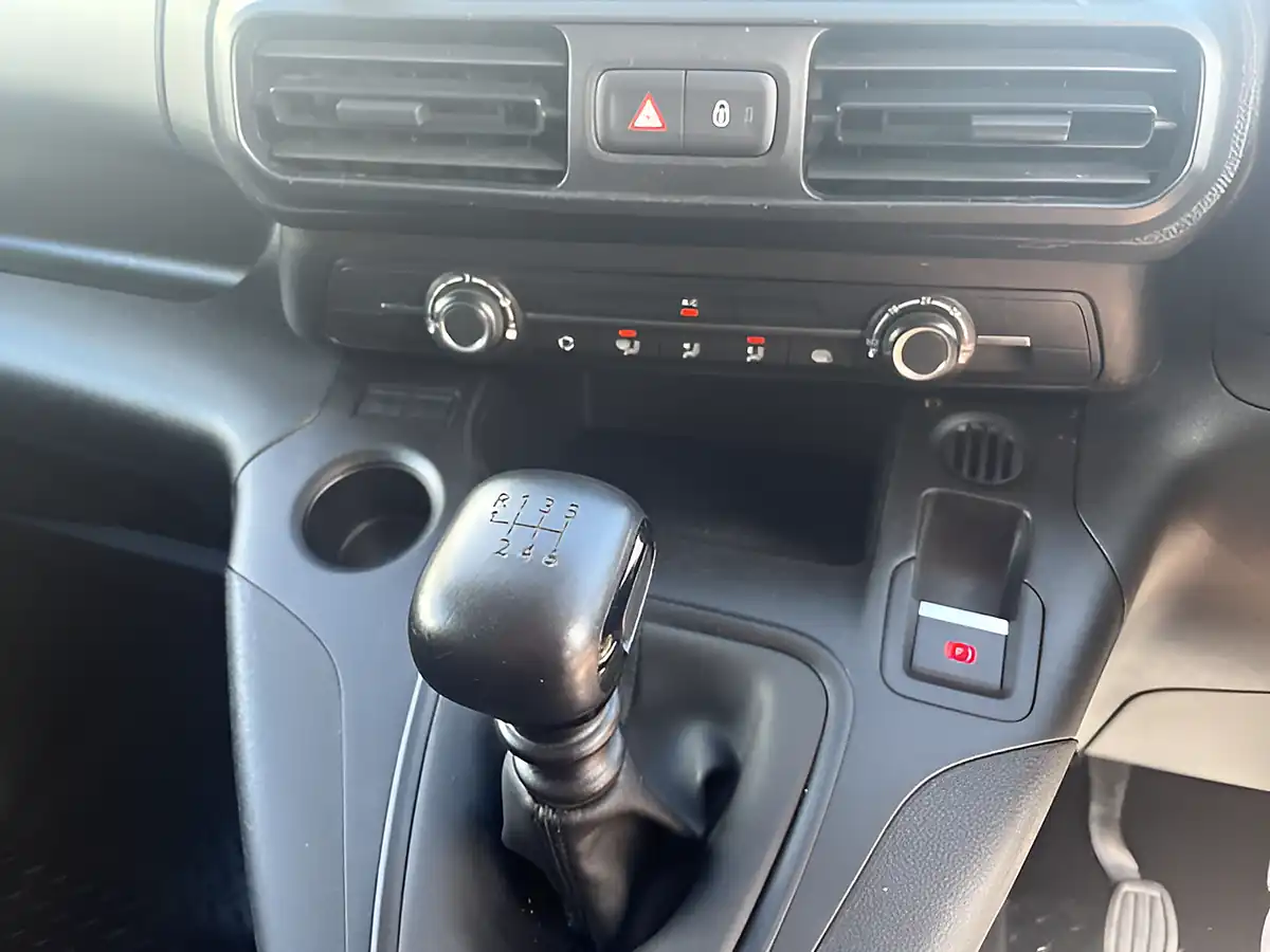 Used 2022 Vauxhall Combo Sportive White - Interior and Exterior details 7