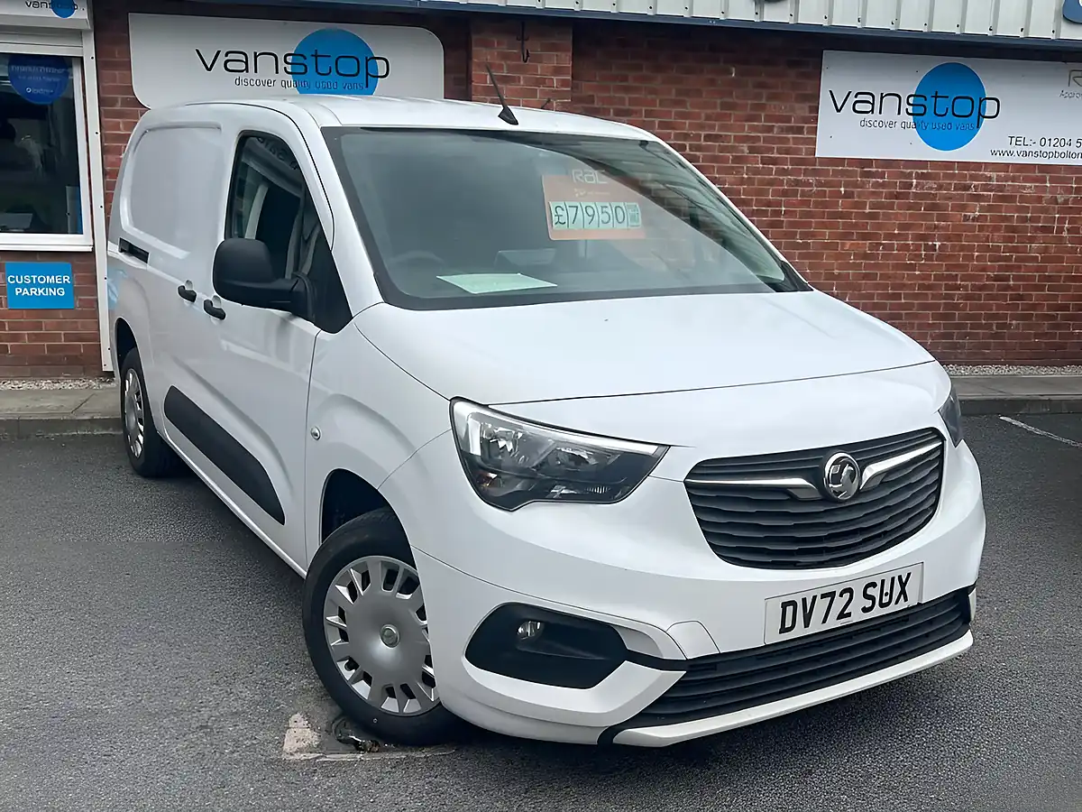 Used 2022 Vauxhall Combo Sportive White - Front View