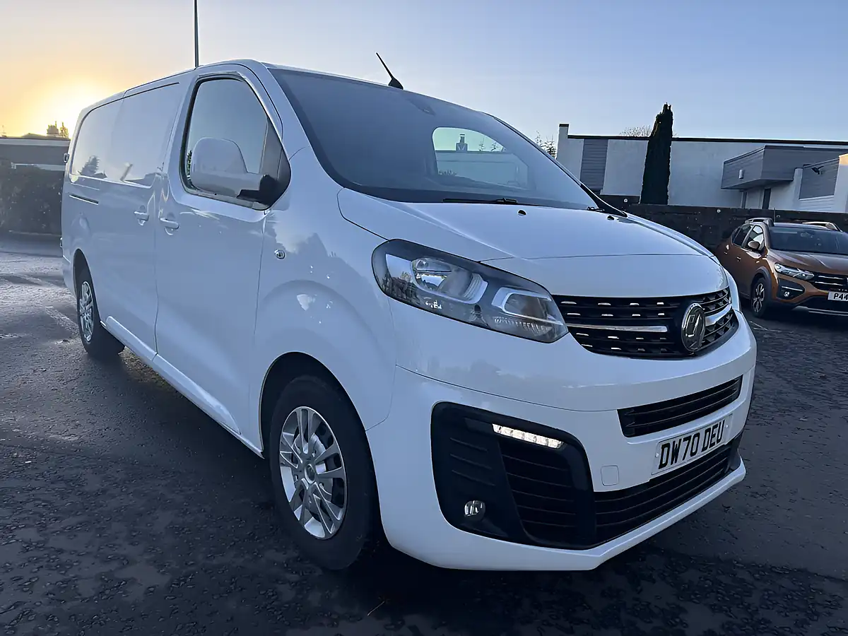 Used 2022 Vauxhall Combo Sportive White - Front View