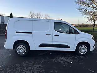 Used 2022 Vauxhall Combo Sportive White - Interior and Exterior details 10