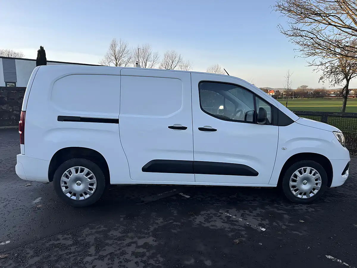 Used 2022 Vauxhall Combo Sportive White - Interior and Exterior details 10