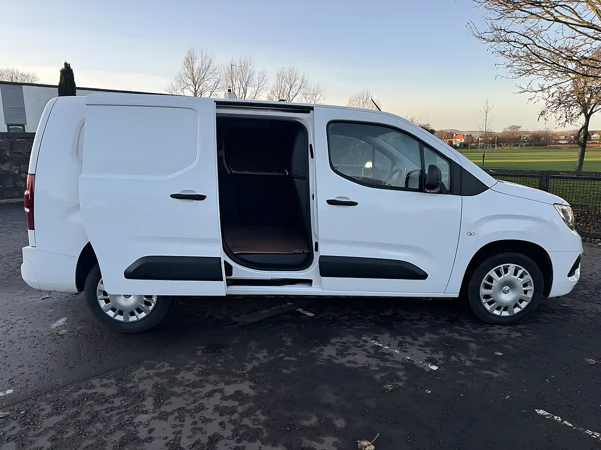 Used 2022 Vauxhall Combo Sportive White - Interior and Exterior details 11