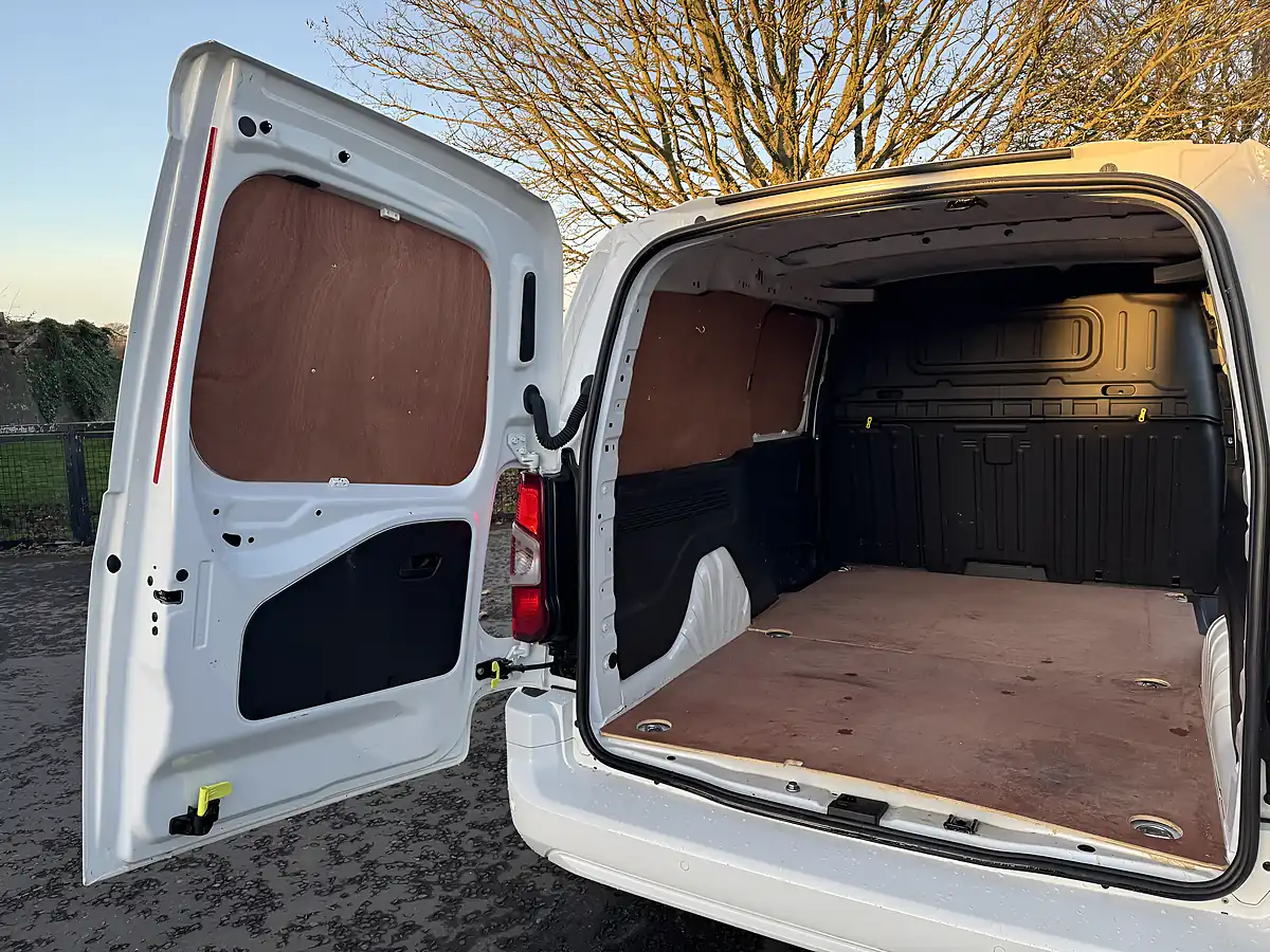 Used 2022 Vauxhall Combo Sportive White - Interior and Exterior details 13