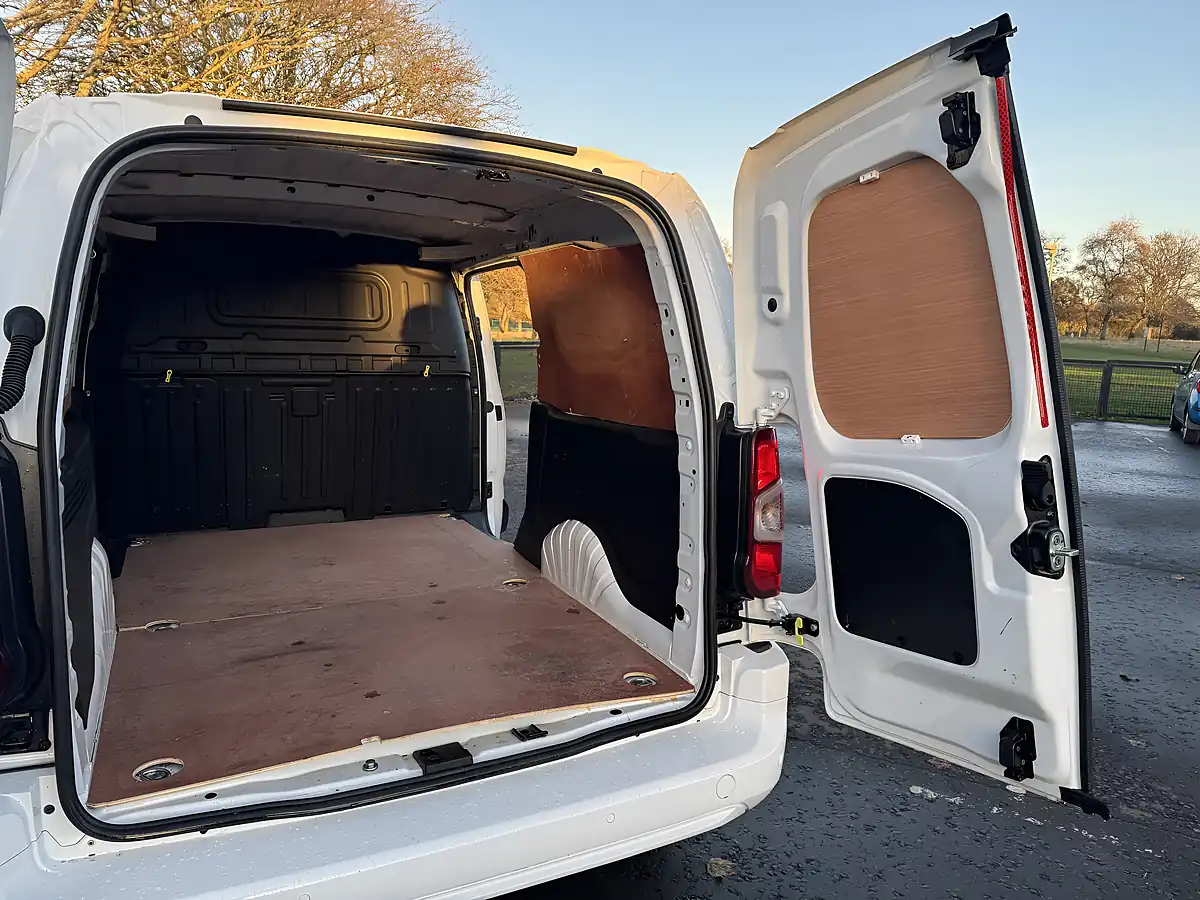 Used 2022 Vauxhall Combo Sportive White - Interior and Exterior details 14