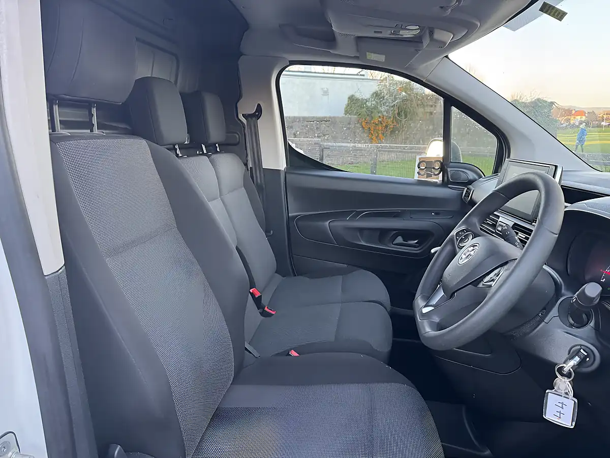 Used 2022 Vauxhall Combo Sportive White - Interior and Exterior details 17
