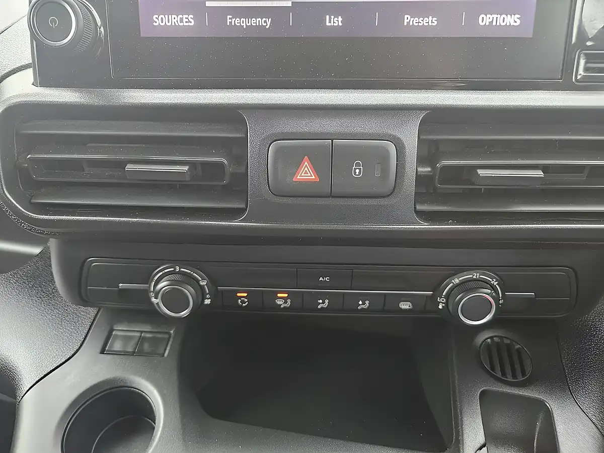 Used 2022 Vauxhall Combo Sportive White - Interior and Exterior details 16