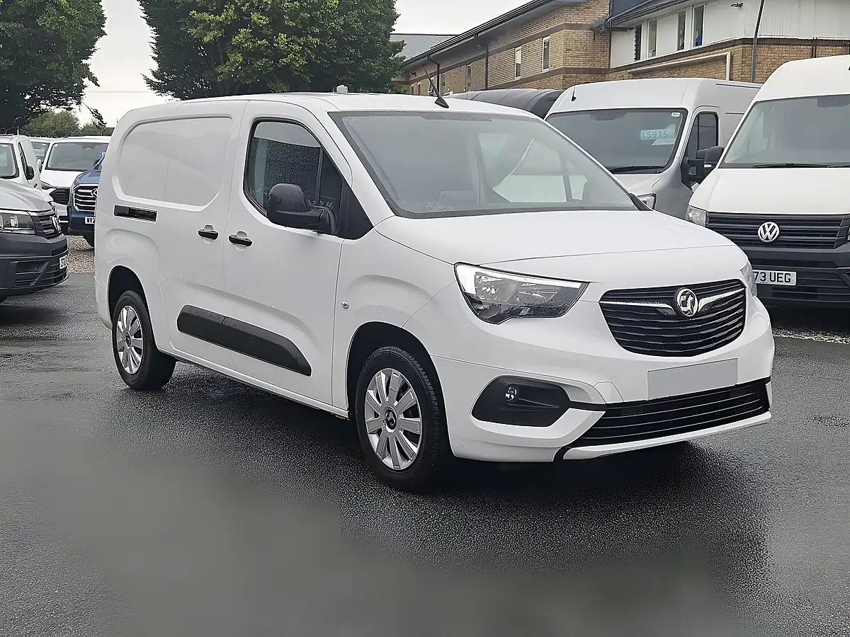 Used 2022 Vauxhall Combo Sportive White - Interior and Exterior details 6