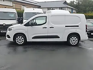 Used 2022 Vauxhall Combo Sportive White - Interior and Exterior details 9