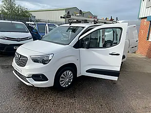 Used 2022 Vauxhall Combo Sportive White - Interior and Exterior details 11
