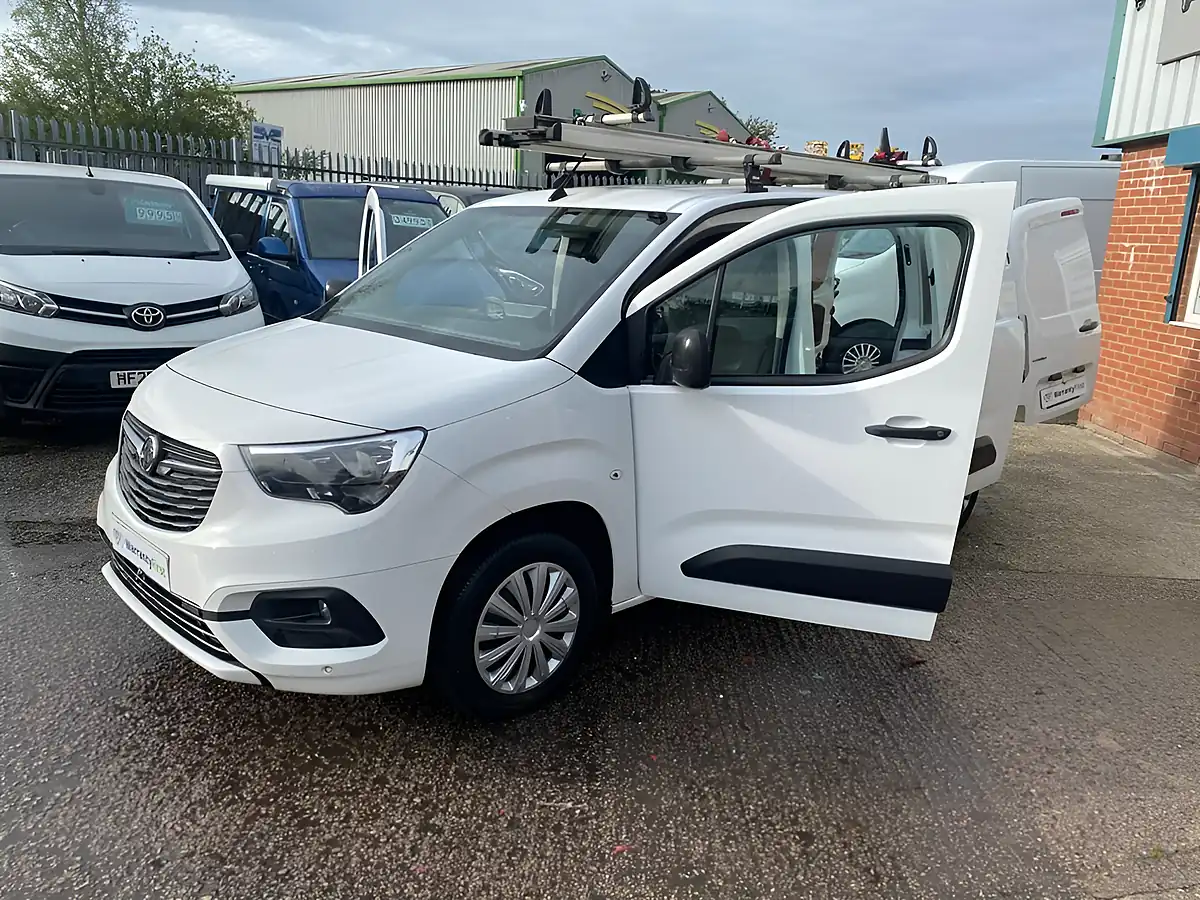 Used 2022 Vauxhall Combo Sportive White - Interior and Exterior details 11