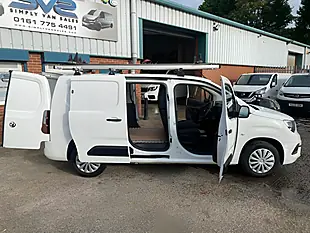 Used 2022 Vauxhall Combo Sportive White - Interior and Exterior details 14