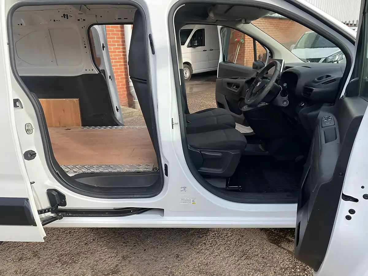 Used 2022 Vauxhall Combo Sportive White - Interior and Exterior details 15