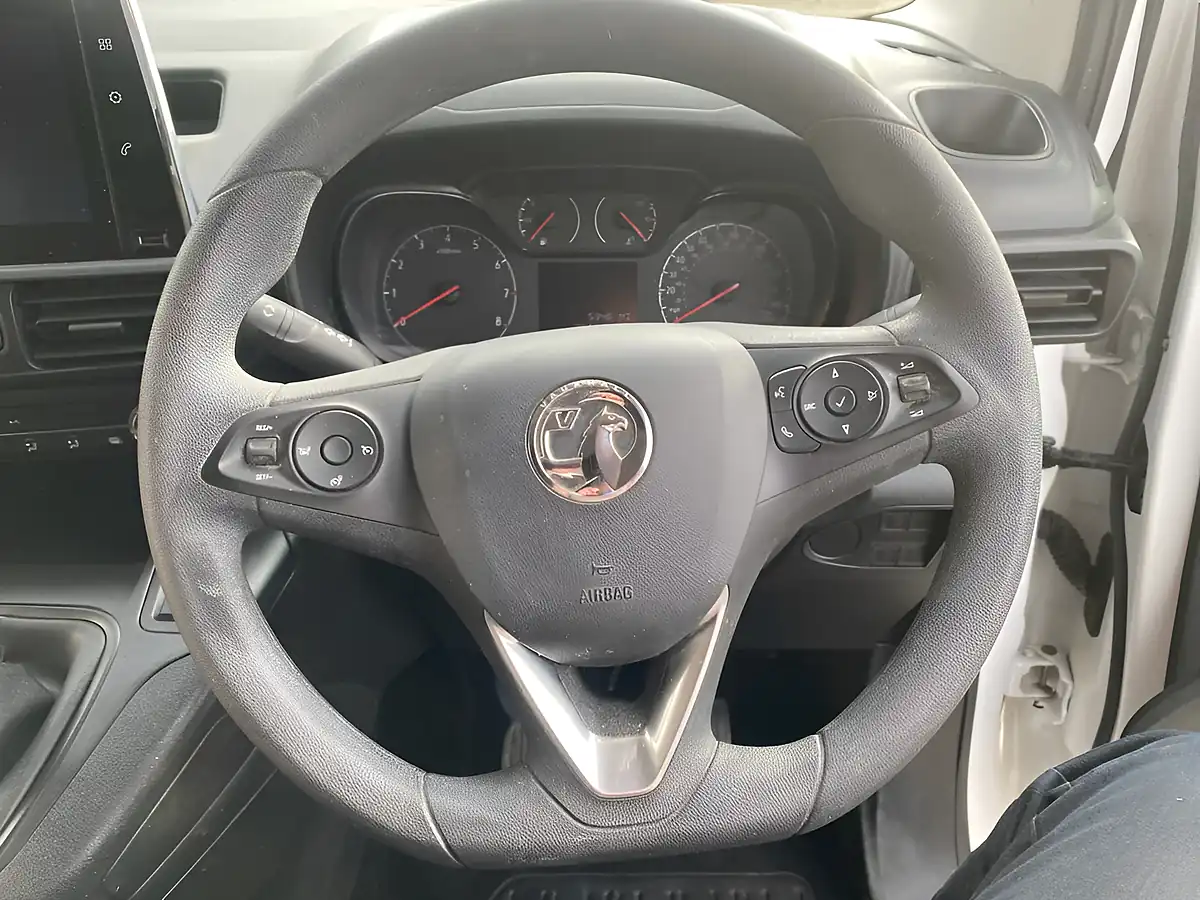 Used 2022 Vauxhall Combo Sportive White - Interior and Exterior details 18