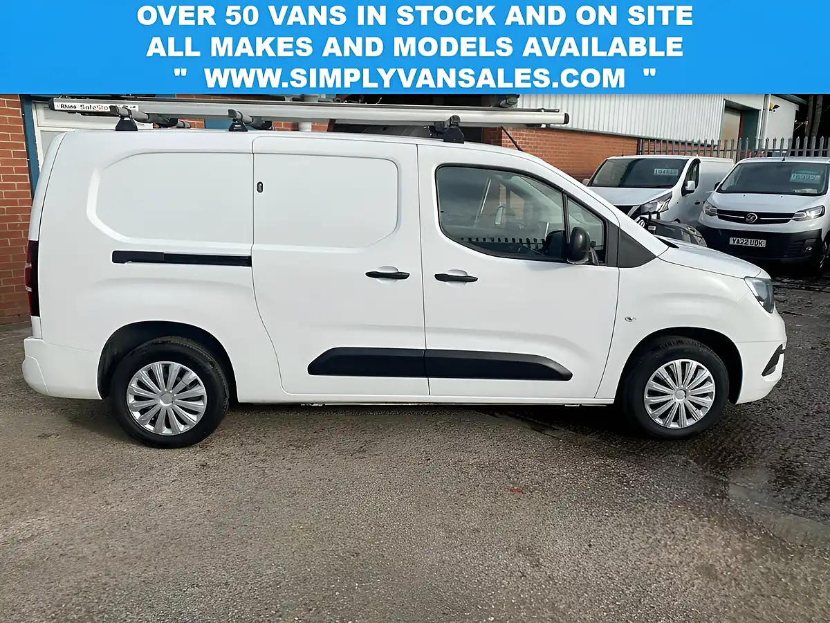 Used 2022 Vauxhall Combo Sportive White - Interior and Exterior details 9