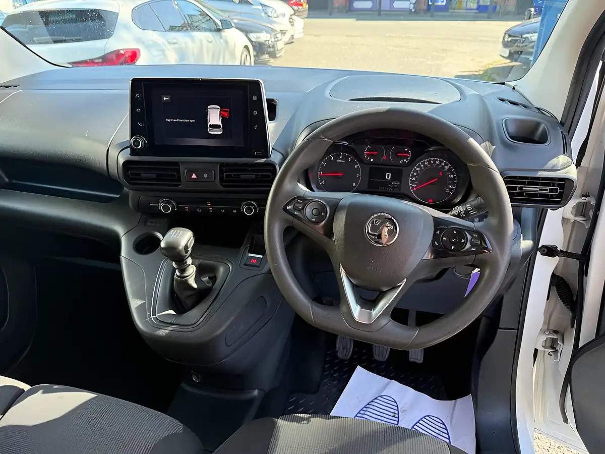 Used 2022 Vauxhall Combo Sportive White - Interior and Exterior details 13