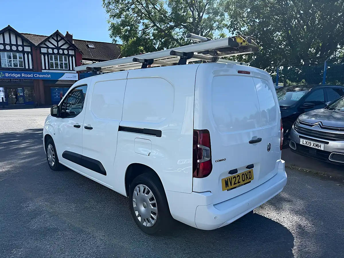 Used 2022 Vauxhall Combo Sportive White - Interior and Exterior details 5