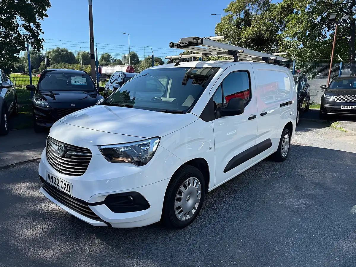 Used 2022 Vauxhall Combo Sportive White - Interior and Exterior details 7