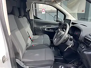 Used 2022 Vauxhall Combo Sportive White - Interior and Exterior details 14