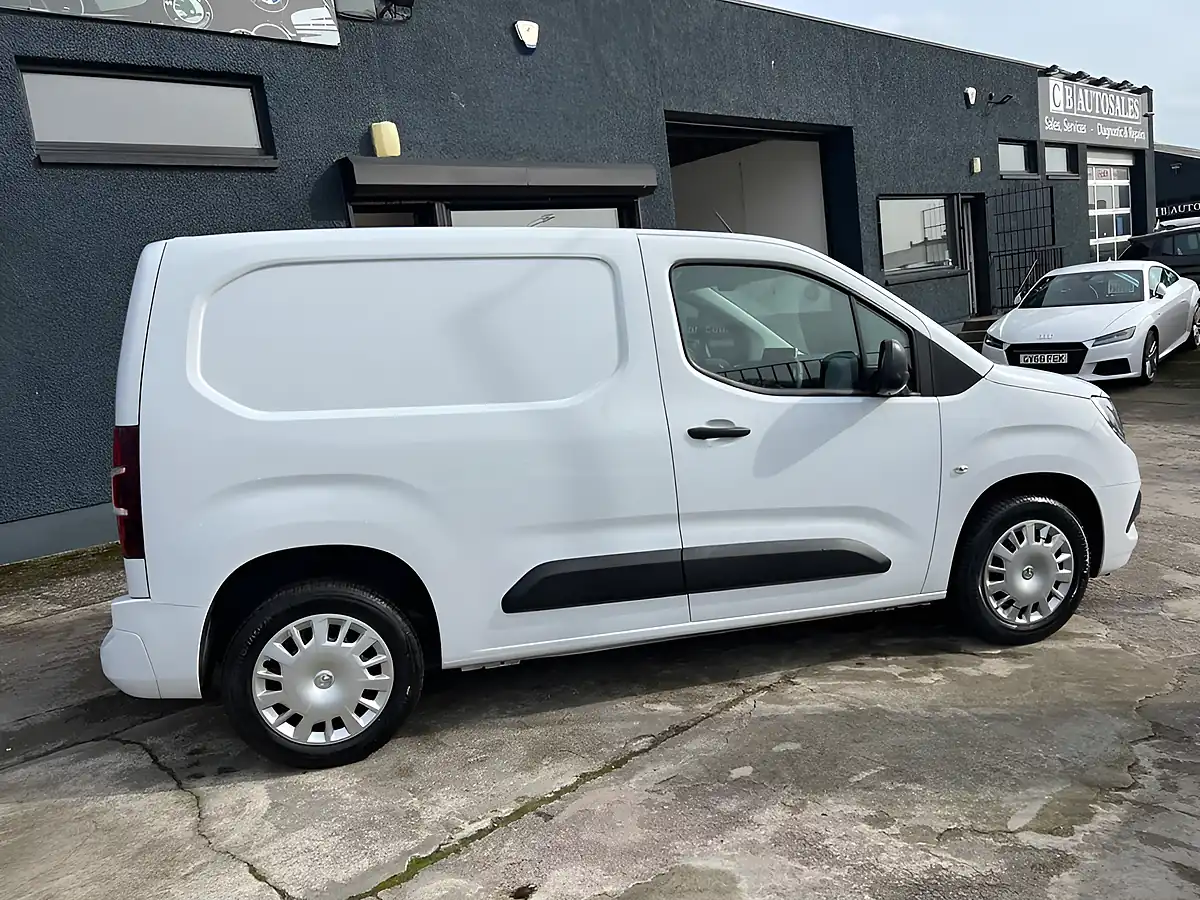 Used 2022 Vauxhall Combo Sportive White - Interior and Exterior details 4