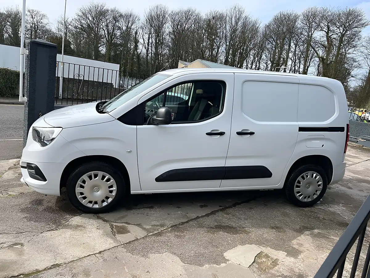Used 2022 Vauxhall Combo Sportive White - Interior and Exterior details 8