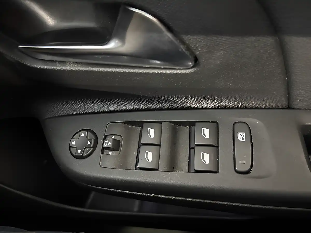 Used 2022 Vauxhall Corsa Electric Elite Premium Orange - Interior and Exterior details 17