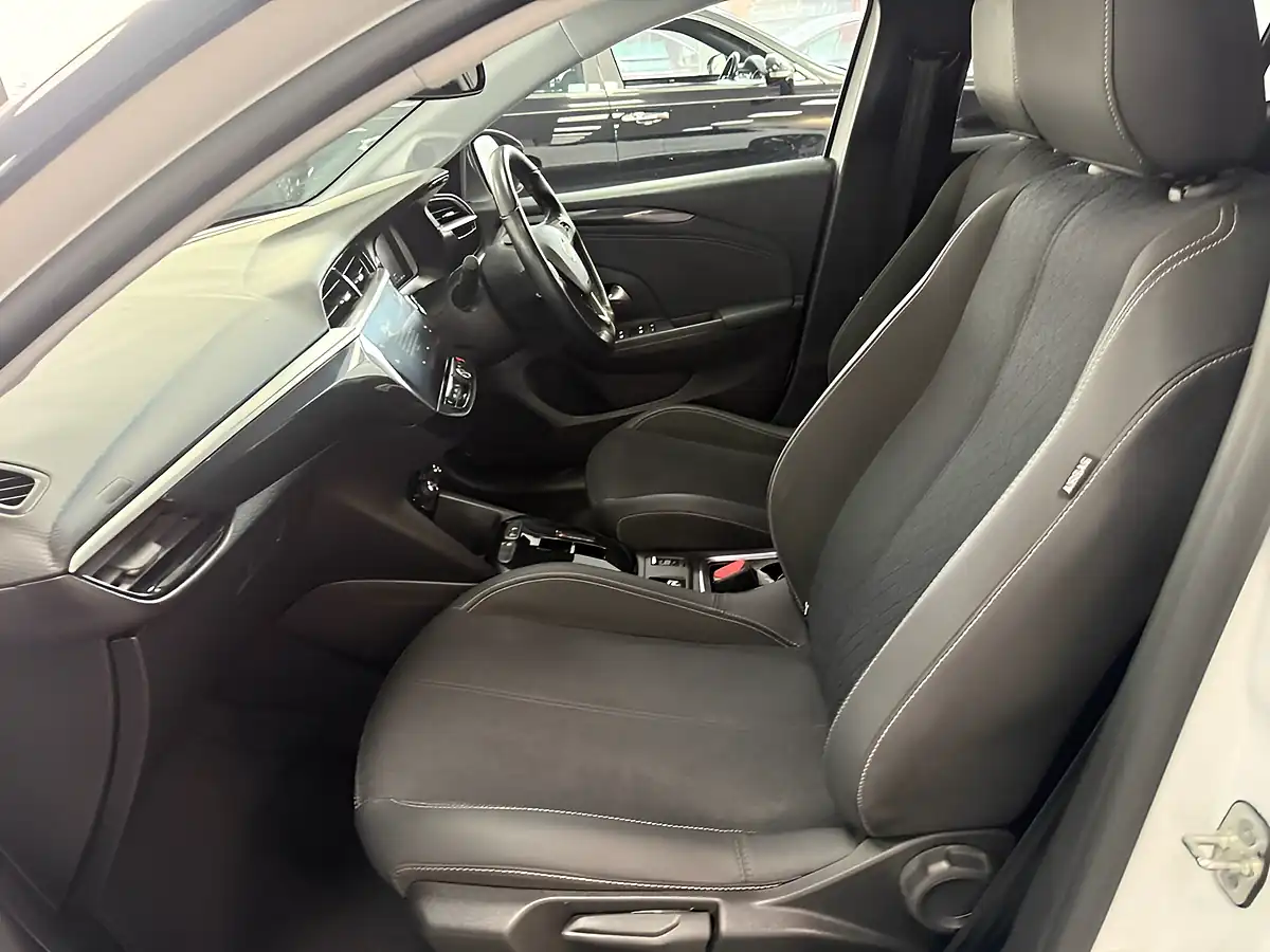 Used 2022 Vauxhall Corsa Electric Elite Premium White - Interior and Exterior details 11