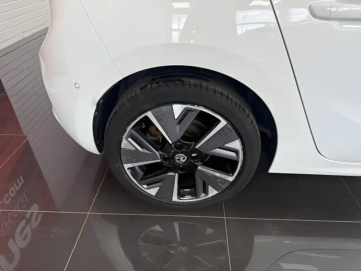 Used 2022 Vauxhall Corsa Electric Elite Premium White - Interior and Exterior details 3