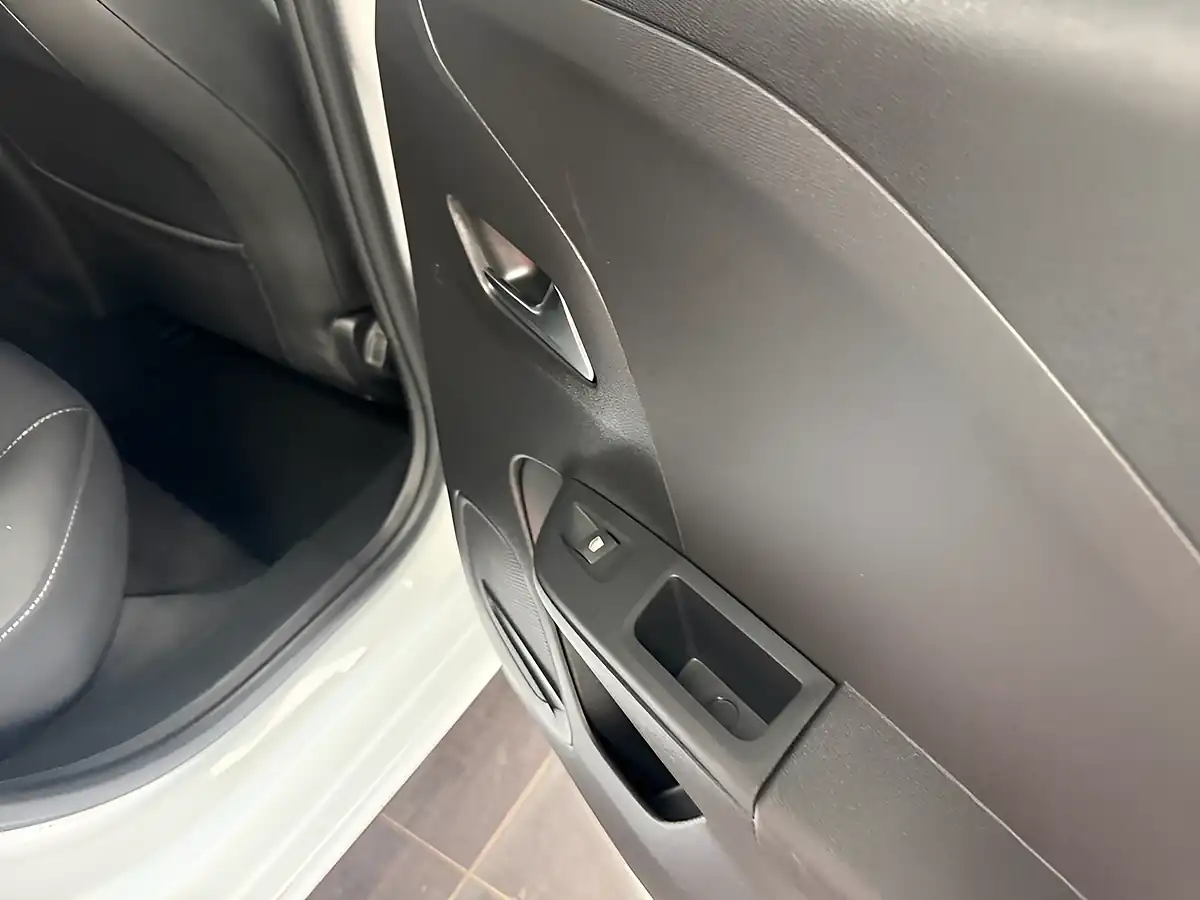 Used 2022 Vauxhall Corsa Electric Elite Premium White - Interior and Exterior details 6