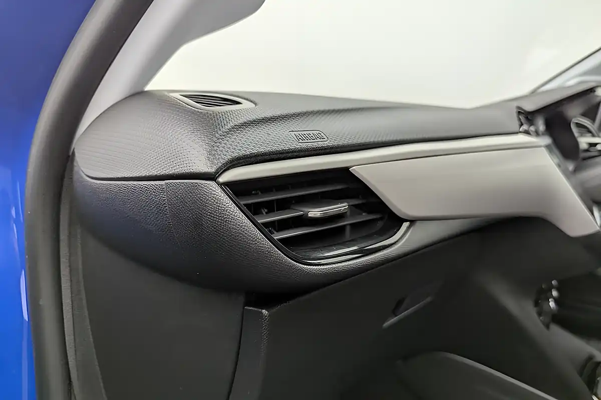 Used 2022 Vauxhall Corsa Electric Se Premium Voltaic Blue - Interior and Exterior details 12