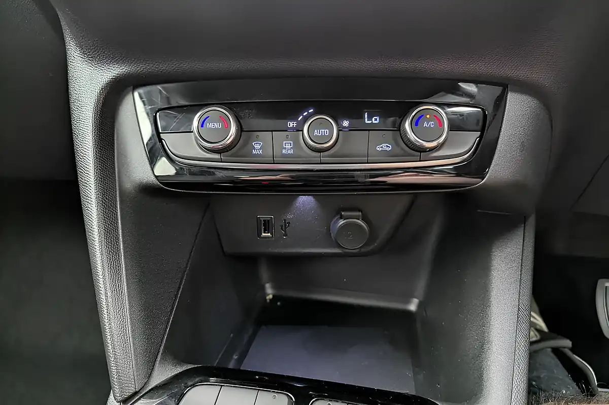Used 2022 Vauxhall Corsa Electric Se Premium Voltaic Blue - Interior and Exterior details 15