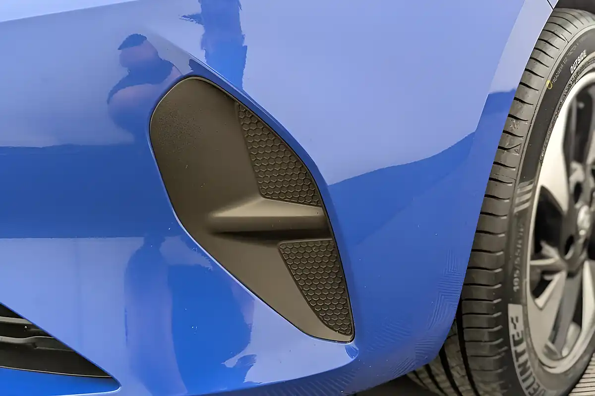 Used 2022 Vauxhall Corsa Electric Se Premium Voltaic Blue - Interior and Exterior details 18
