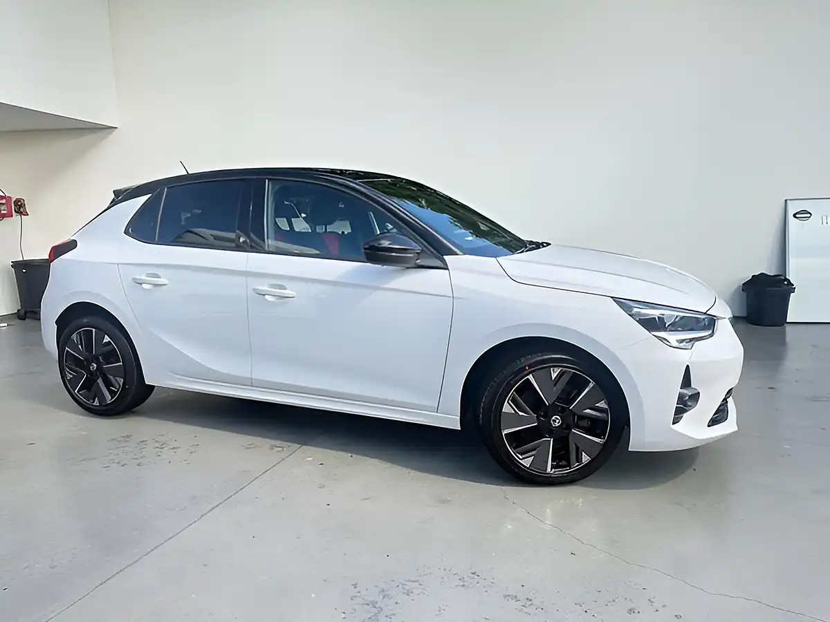 Used 2022 Vauxhall Corsa Electric Sri Premium White - Front View