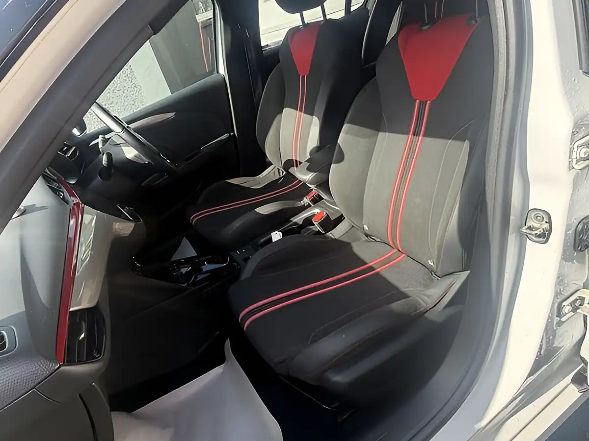 Used 2022 Vauxhall Corsa Electric Sri Premium White - Interior and Exterior details 11