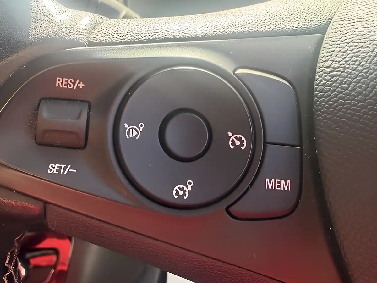 Used 2022 Vauxhall Corsa Electric Sri Premium White - Interior and Exterior details 17
