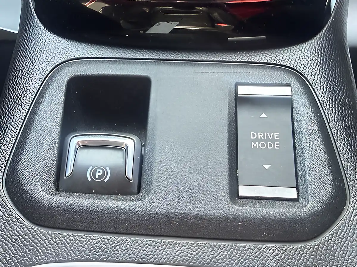 Used 2022 Vauxhall Corsa Electric Sri Premium White - Interior and Exterior details 18