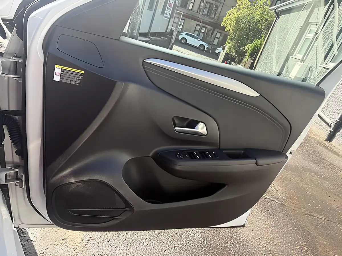 Used 2022 Vauxhall Corsa Electric Sri Premium White - Interior and Exterior details 19