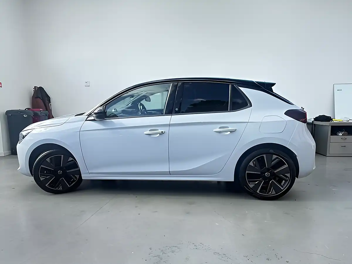 Used 2022 Vauxhall Corsa Electric Sri Premium White - Interior and Exterior details 6