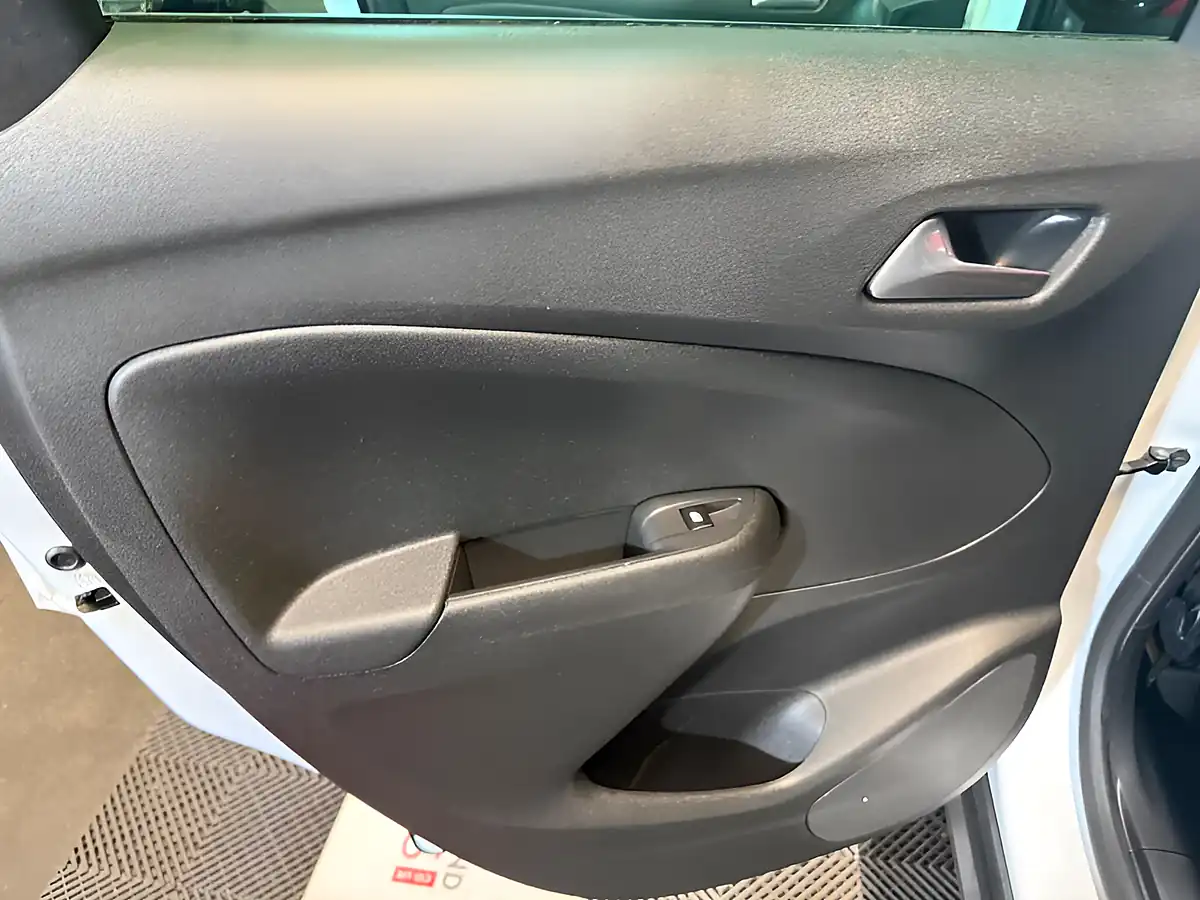 Used 2022 Vauxhall Crossland Gs Line White - Interior and Exterior details 14
