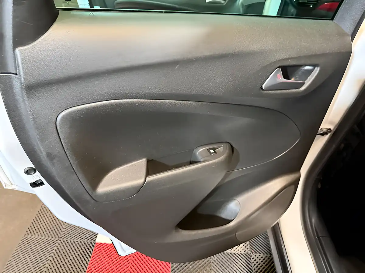 Used 2022 Vauxhall Crossland Gs Line White - Interior and Exterior details 14