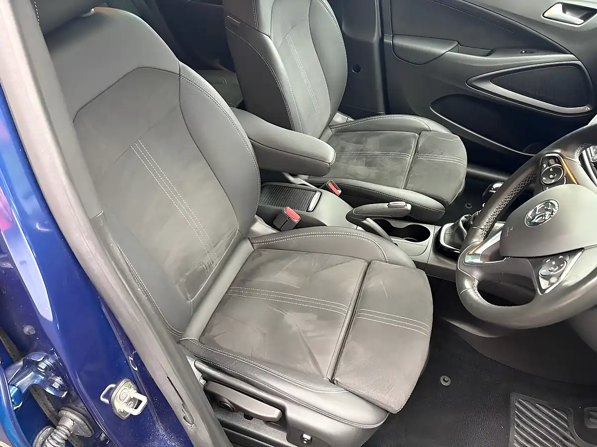 Used 2022 Vauxhall Crossland Ultimate Blue - Interior and Exterior details 10