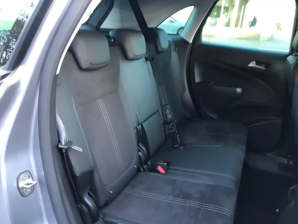 Used 2022 Vauxhall Crossland Ultimate Quartz Grey - Interior and Exterior details 12