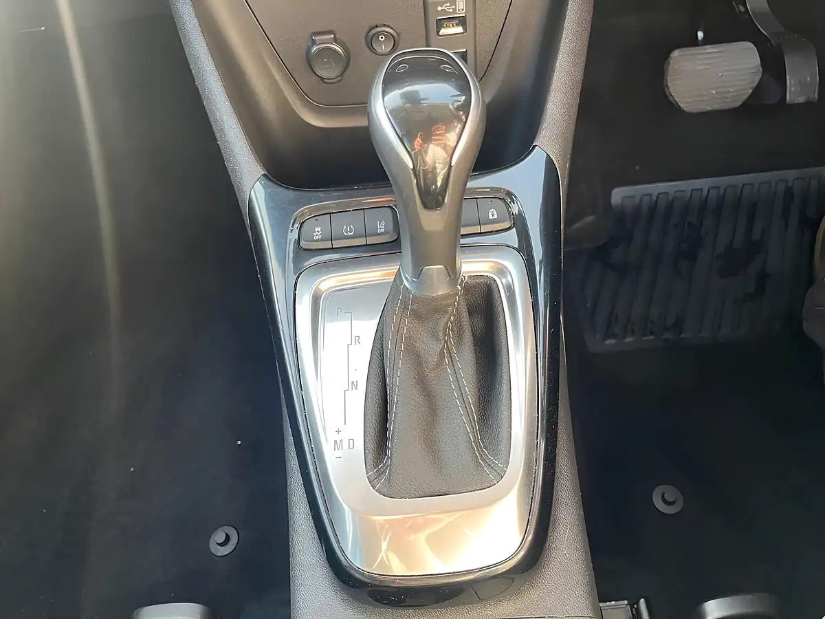 Used 2022 Vauxhall Crossland Ultimate Red - Interior and Exterior details 12