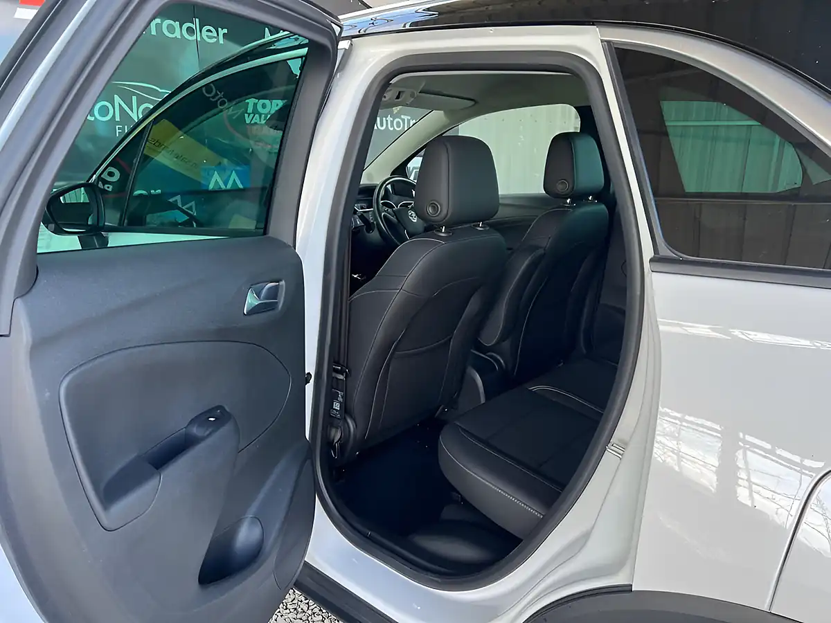 Used 2022 Vauxhall Crossland Ultimate White - Interior and Exterior details 13