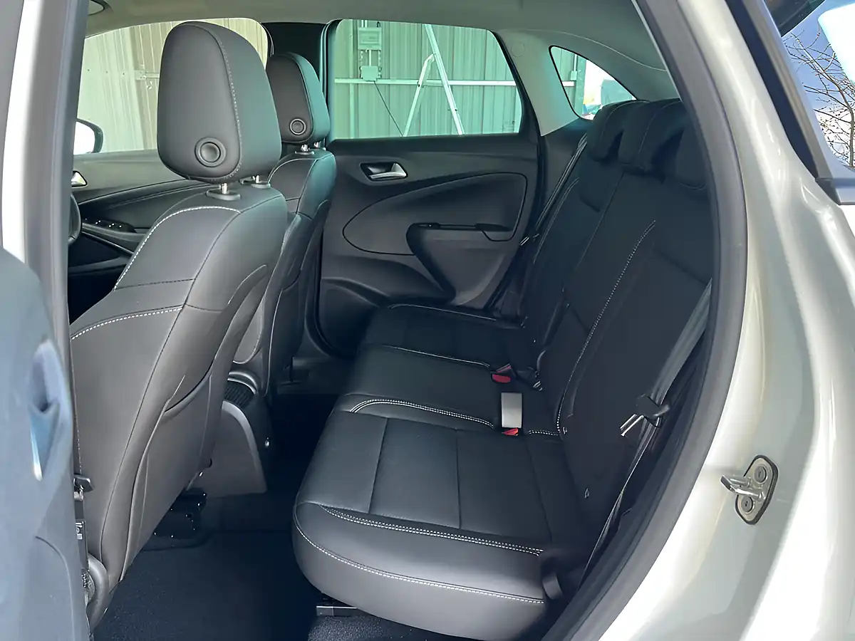 Used 2022 Vauxhall Crossland Ultimate White - Interior and Exterior details 14