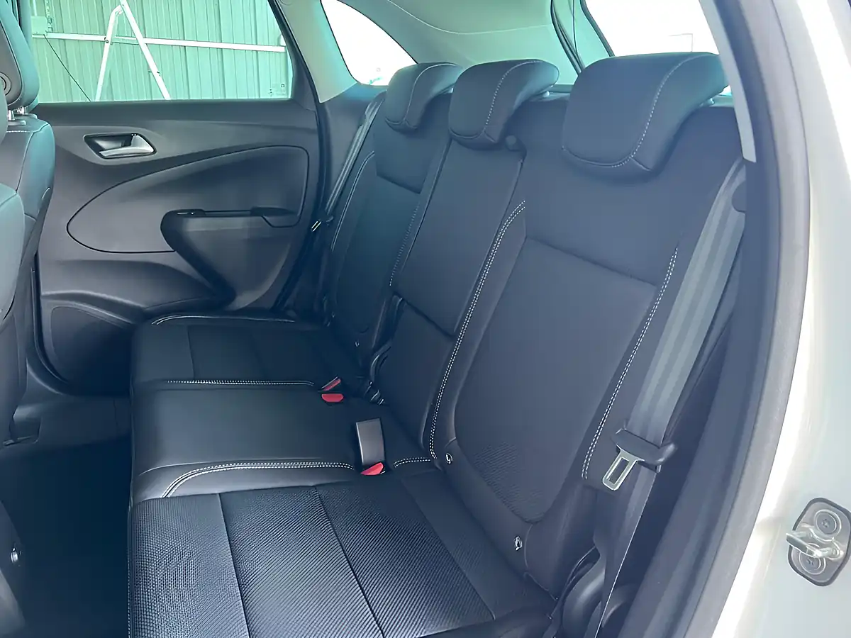 Used 2022 Vauxhall Crossland Ultimate White - Interior and Exterior details 15