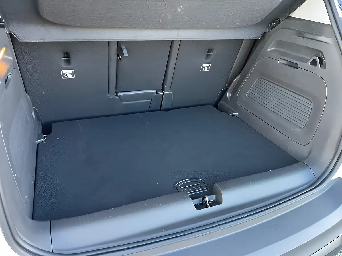 Used 2022 Vauxhall Crossland Ultimate White - Interior and Exterior details 9