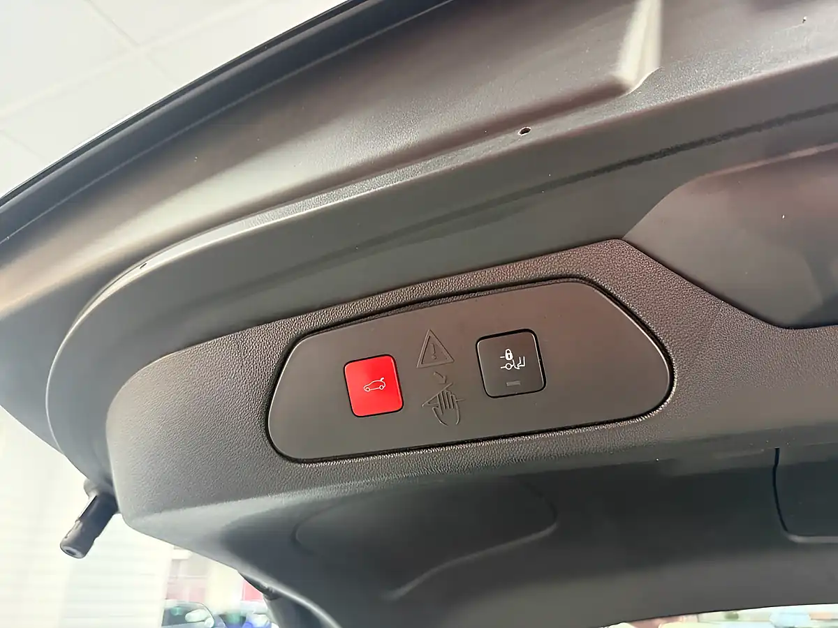 Used 2022 Vauxhall Grandland Elite Black - Interior and Exterior details 11